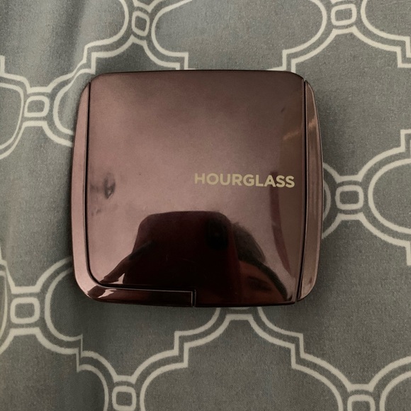 Hourglass Other - Auth. Hourglass Cosmetics Full Size Luminous Light